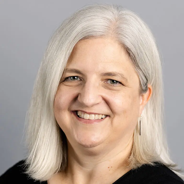 Headshot photo of Linda Bollivar